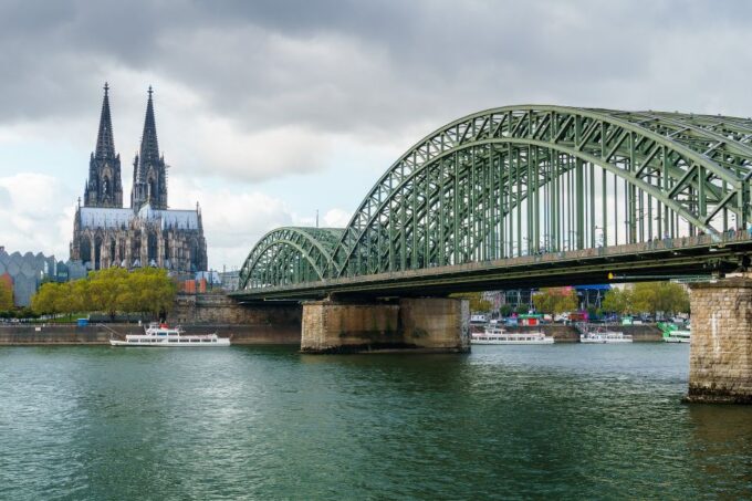 Cologne Highlights Privat Walking Tour & Panoramic Boat Trip - Accessibility and Cancellation