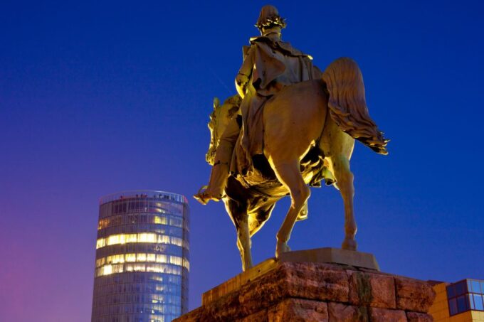 Cologne: Highlights Self-Guided Scavenger Hunt & Tour - Explore Landmarks and Hidden Gems