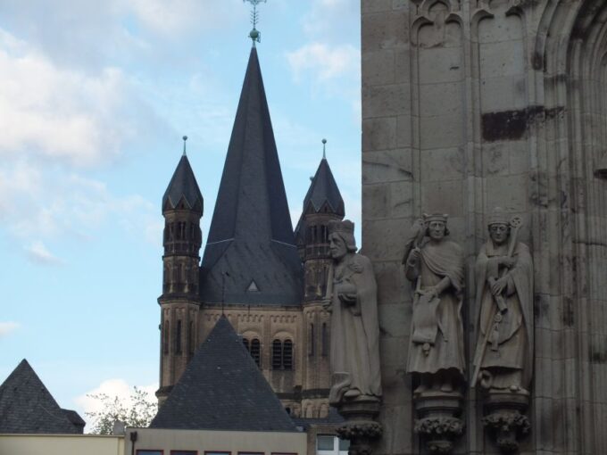 Cologne: Kölsch Highlights/Old Town Tour in German - Getting to the Meeting Point