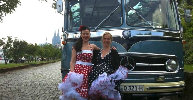 Cologne: Nostalgic Tour in German in Vintage Bus - Key Points