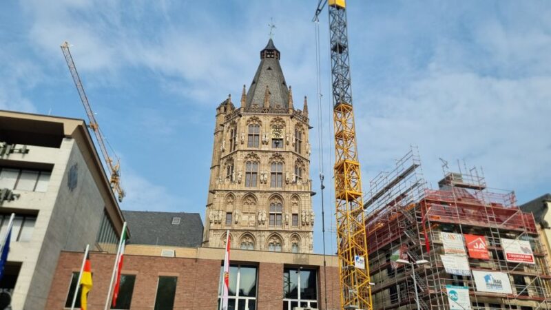 Cologne: Old City Guided Walking Tour - Experience Highlights