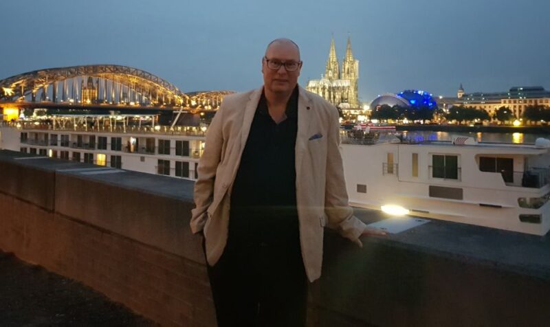 Cologne: Old City Guided Walking Tour - Tour Description