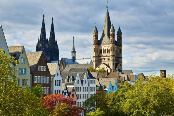 Cologne: Old Town Highlights Walking Tour - Exploring Ancient Alleyways and Marketplaces