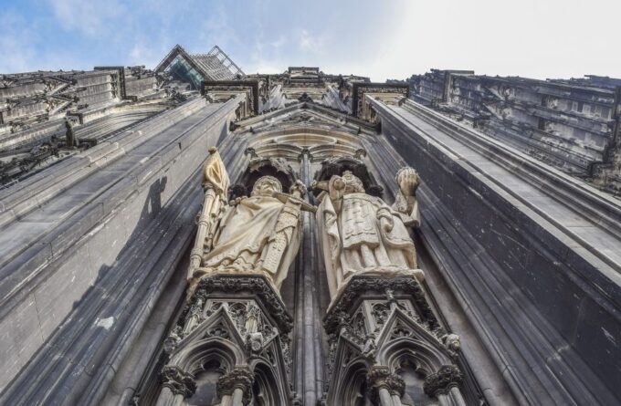 Cologne: Old Town Highlights Walking Tour - Historic Town Hall and Panoramic Views