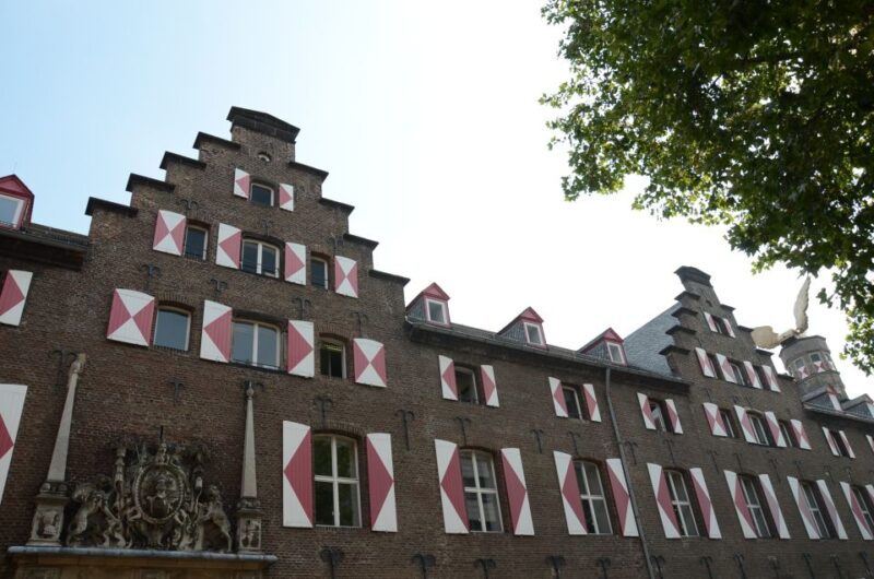 Cologne - Old Town Historic Walking Tour - Meeting Point
