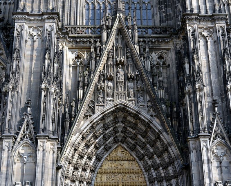 Cologne: Old Town Historical Walking Tour With GEO Epoche - Experience Highlights