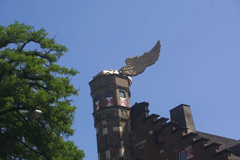Cologne: Old Town Historical Walking Tour With GEO Epoche - What to Bring