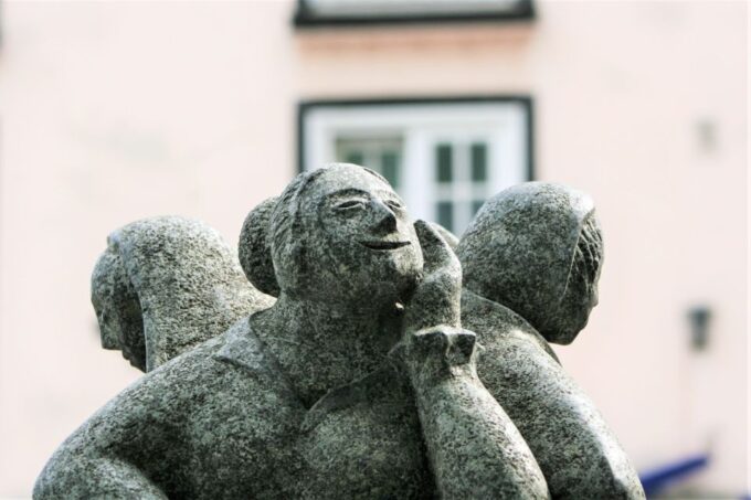 Cologne: Old Town Walking Tour With Brewery and Kölsch Beer - Local Culture and Brews