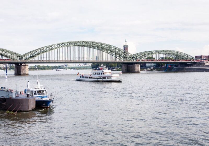 Cologne: Scavenger Hunt In-App Smartphone Tour - Key Points