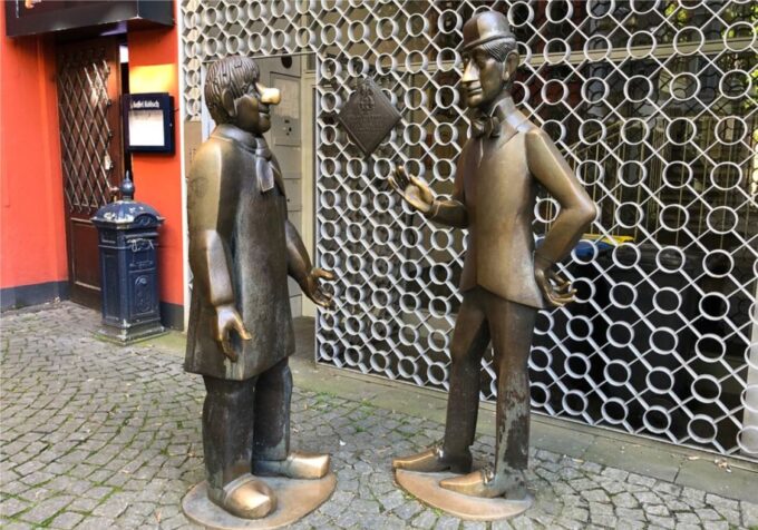 Cologne: Scavenger Hunt In-App Smartphone Tour - Frequently Asked Questions