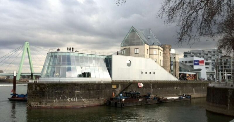 Cologne: Smartphone Scavenger Hunt Sightseeing Tour - Key Points