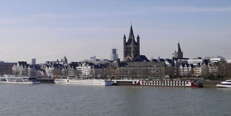 Cologne: Smartphone Scavenger Hunt Sightseeing Tour - Scavenger Hunt Experience