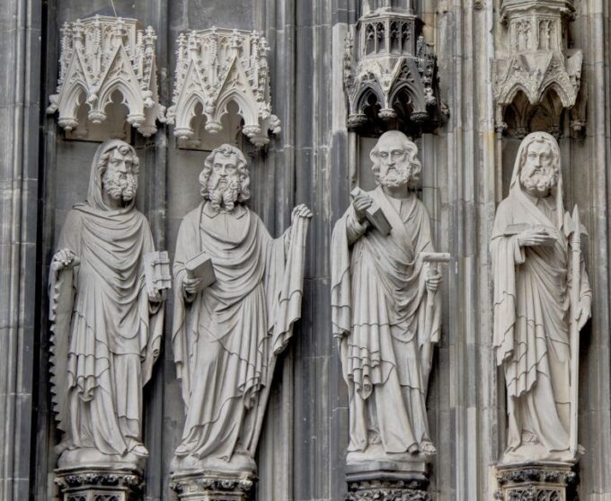 Cologne: Tales and History Tour in German - Age Policy