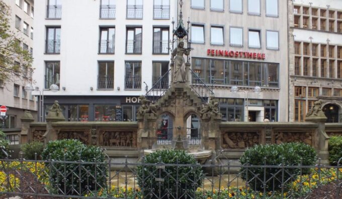 Cologne: The Night Watchman Old Town Walking Tour in English - Directions to the Meeting Point