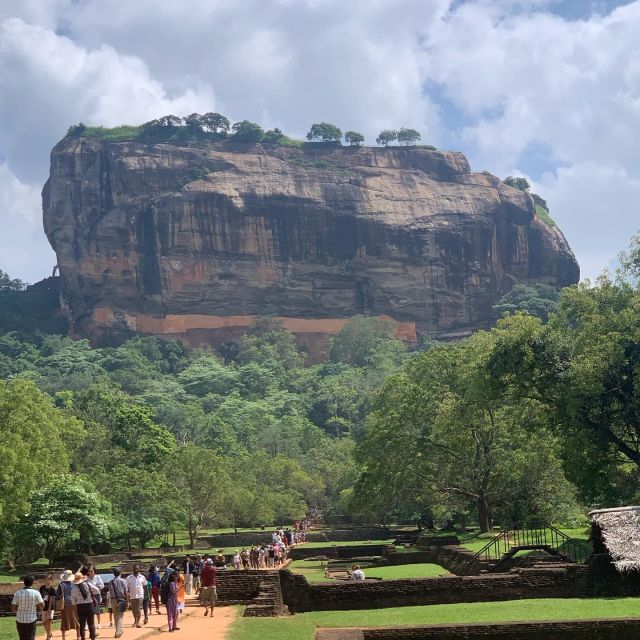 Colombo Airport CMB to Sigiriya Transfer Service - Booking Process