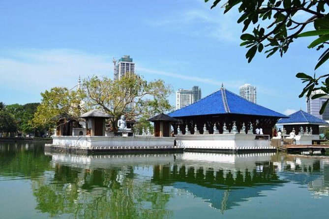 Colombo Airport Transit Tour – 5 Hours - Independence Square Exploration