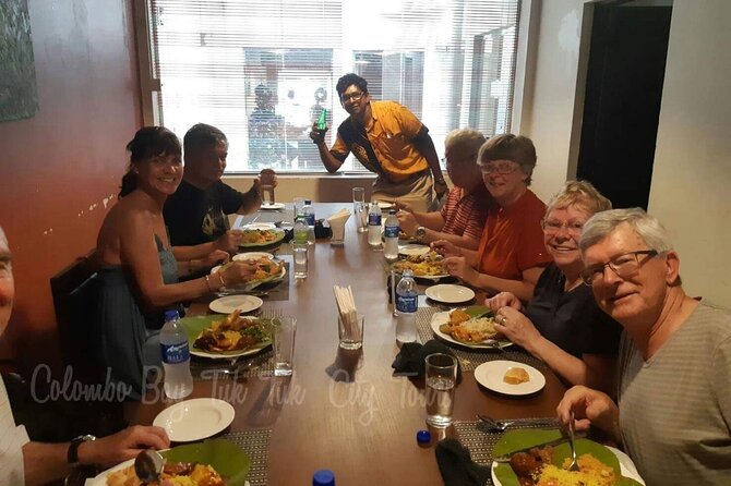 Colombo Bay Tuk Tuk City Tour - Trying Local Cuisine