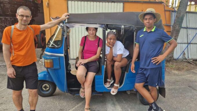 Colombo: City Sightseeing Tour by Tuk Tuk Safari - Meeting Point