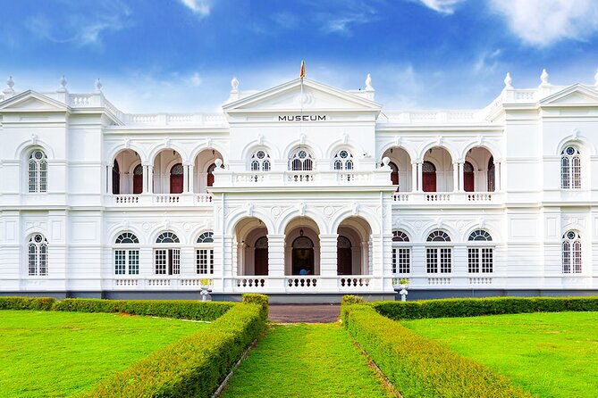 Colombo City Tour - Exploring Gangaramaya Temple