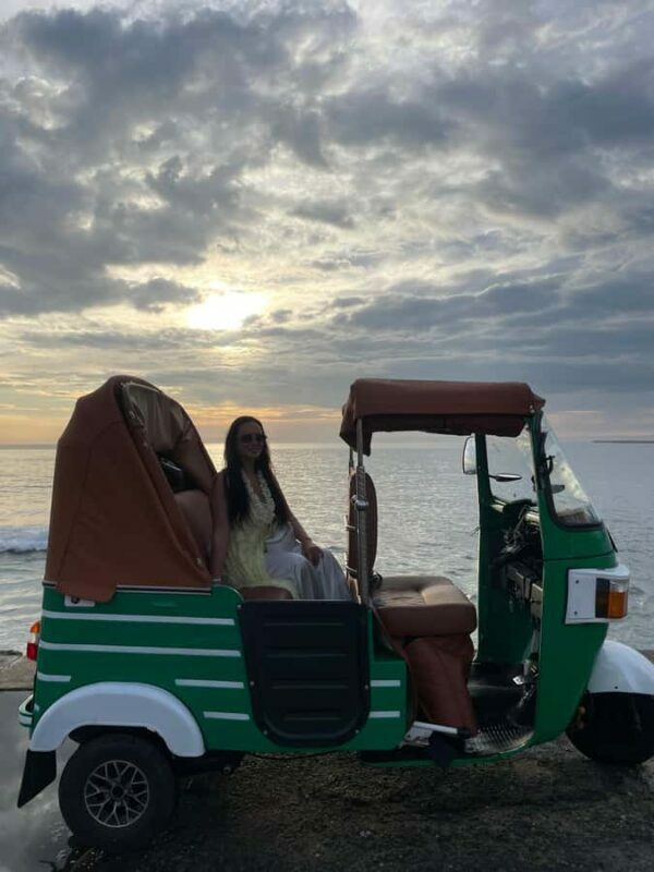 Colombo: Private Guided Tour of the City by Tuk with Tickets - Key Points