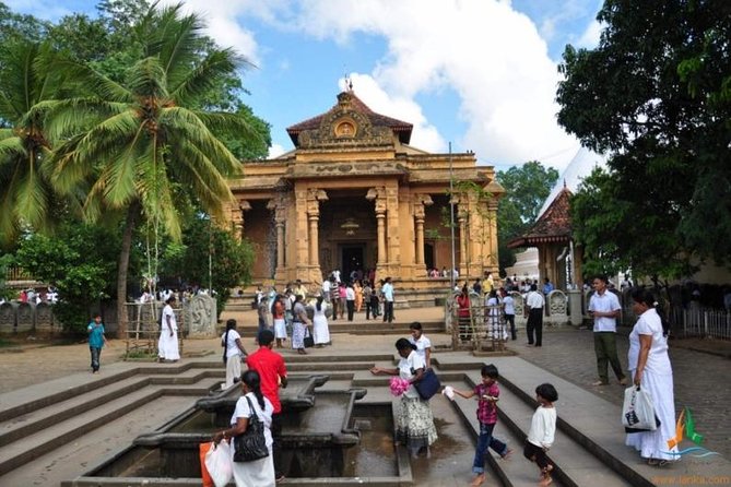 Colombo Shore Excursion to Panoramic Colombo With Kelaniya Temple - Key Points