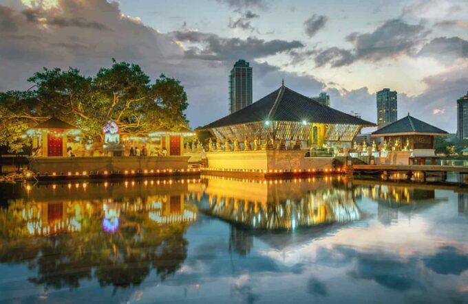 Colombo: Sightseeing Day Trip With Gangaramaya Temple - Exploring Colombos Diverse History