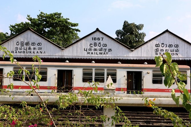 Colombo to Kandy Train Tickets (Reserved Seats) - Onboard Amenities and Services