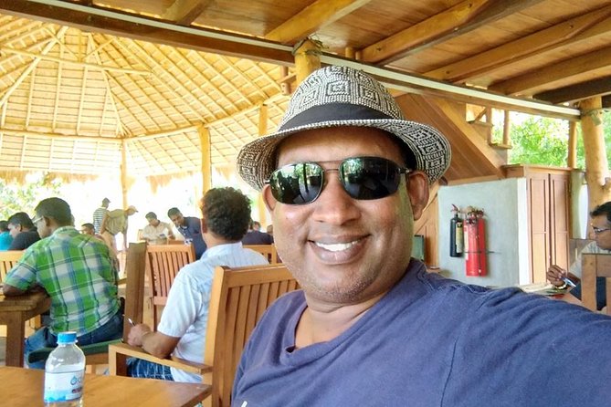 Colombo Walking Tour With Ajeet De Soyza - Meeting Point and Pickup Logistics