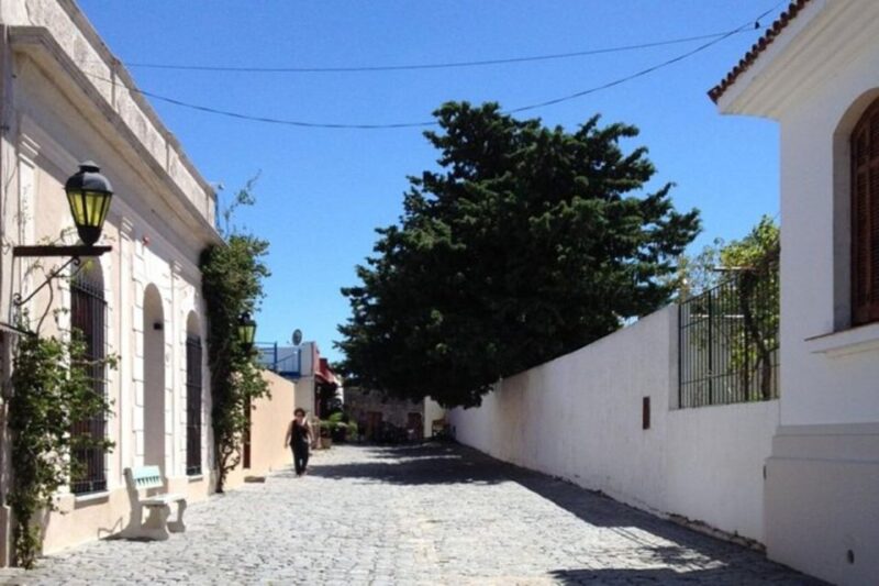 Colonia Del Sacramento: Small-Group Day Trip - Transportation and Pickup Options