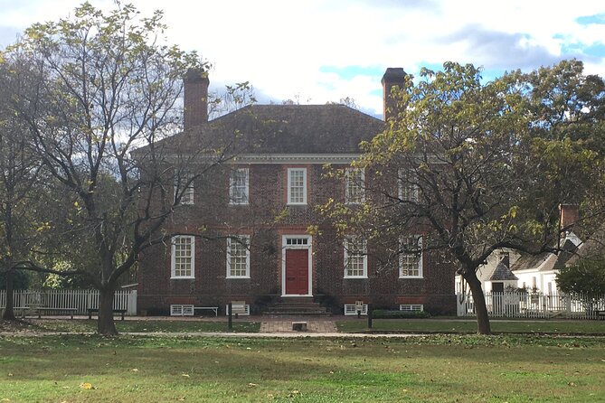 Colonial History Tour in Williamsburg Virginia - Costumed Guide Experience
