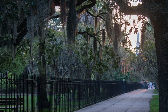 Colonial Park Cemetery Walking Tour in Savannah - Significant Gravesites to Explore