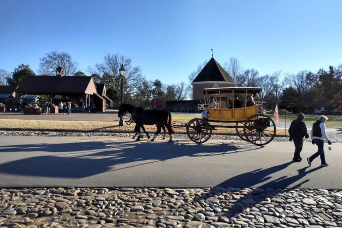 Colonial Williamsburg: Colonial History Guided Walking Tour - Getting to the Meeting Point