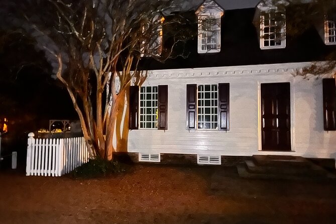 Colonial Williamsburg Ghost Stories and Walking Tour - Storytelling and Guides