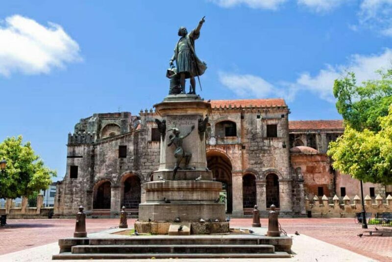Colonial Zone: Historical Tour with a visit to the Columbus Lighthouse and Tres Ojos Park - Exploring Santo Domingo: What to Expect