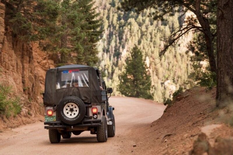 Colorado Springs: Garden of the Gods and Foothills Jeep Tour - Exploring Garden of the Gods