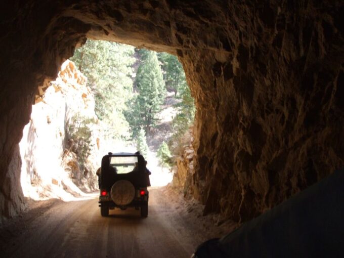 Colorado Springs: Garden of the Gods and Foothills Jeep Tour - Experiencing Manitou Springs