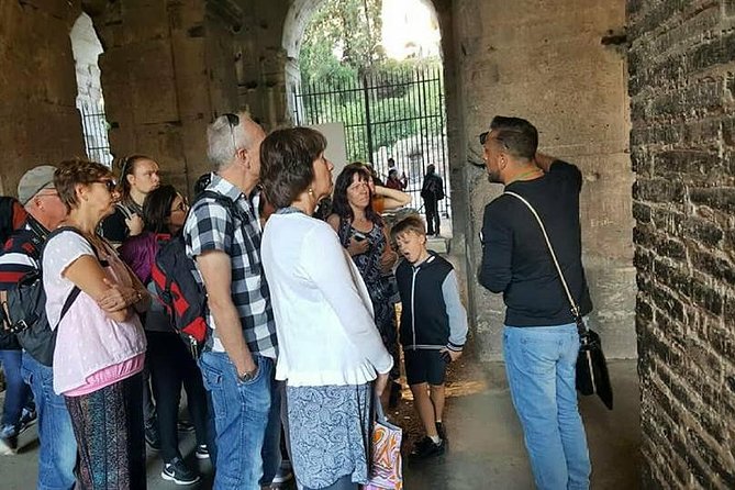 Colosseum 1-Hour Shared Walking Tour - Tour Accessibility and Policies