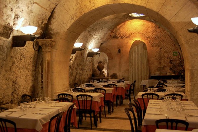 Colosseum and Forum Tour With Lunch in an Ancient Roman Theater - Tour Requirements and Accessibility