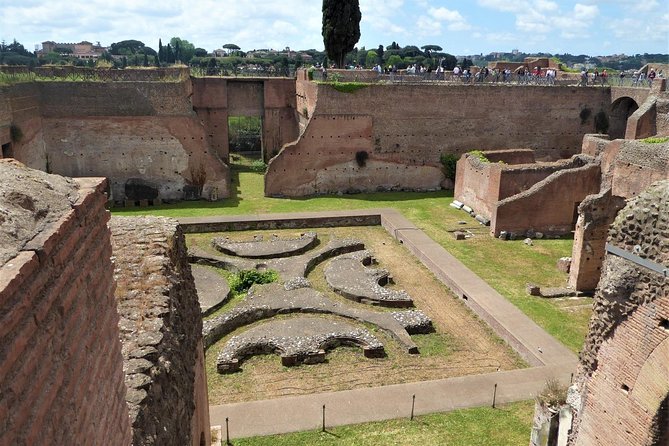 Colosseum Tour, to Palatine Hill and Roman Forum ComBo Tour - Exploring the Iconic Landmarks
