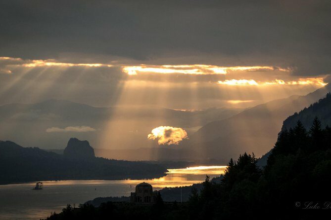 Columbia Gorge Waterfalls & Wineries from Portland: All-Inclusive Afternoon Tour - The Value of an All-Inclusive, Small-Group Tour