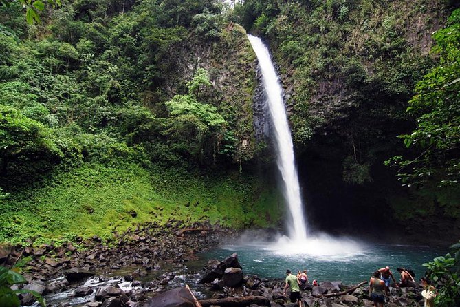 Combined Tour (Hanging Bridges, La Fortuna Waterfall, Arenal Volcano) - Guide Expertise
