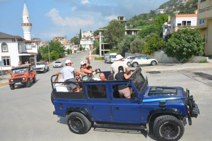 Combo Jeep Safari: Dim Cave, Rivers, and Water Battle Fun - Frequently Asked Questions