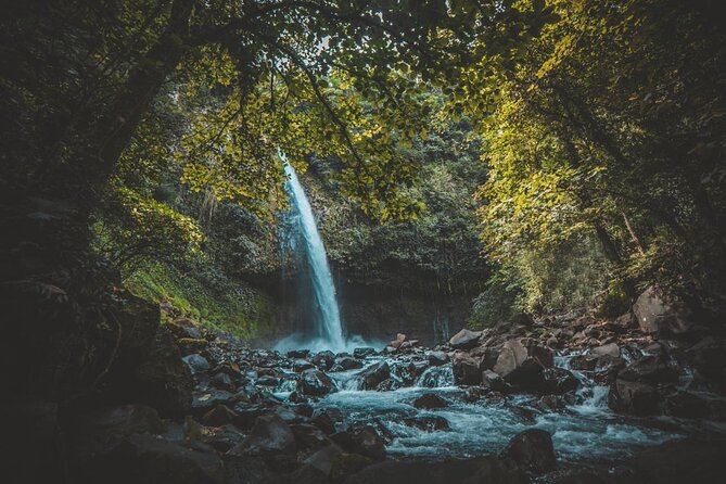 Combo Jungle, Volcano Hike, Fortuna Waterfall, Hanging Bridges & Hotsprings - Pickup and Meeting Information