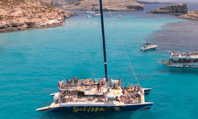 Comino: Blue Lagoon Catamaran Cruise With Lunch and Open Bar - Language Options
