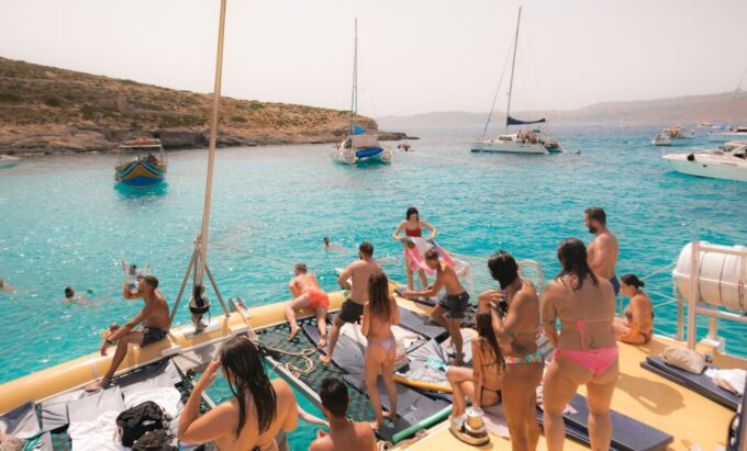 Comino: Blue Lagoon Catamaran Cruise With Lunch and Open Bar - Customer Feedback and Ratings