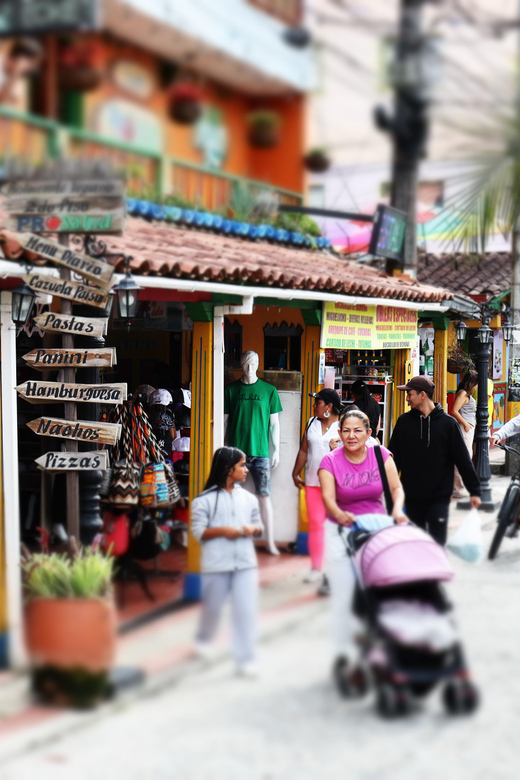Complete Guatape Tour by Tuktuk, Lunch and Drink - Calle De Los Memories
