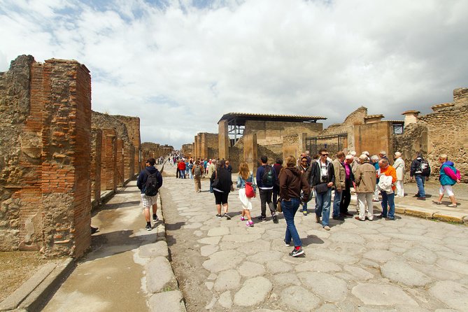 Complete Pompeii Skip the Line Tour With Archaeologist Guide - Exploring Pompeii