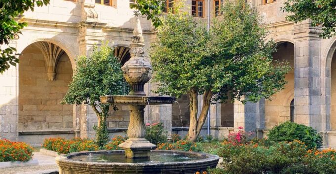 Complete Tour of Santiago + Cathedral, Museum and Portico De La Gloria - Exploring the Cathedrals Interior