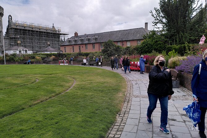 Comprehensive Tour of Dublin in English - Bathroom Break and Refreshments