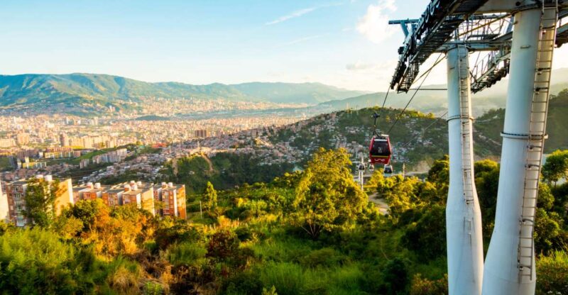 Comuna 13 and Downtown Medellín City Tour - Itinerary and Highlights